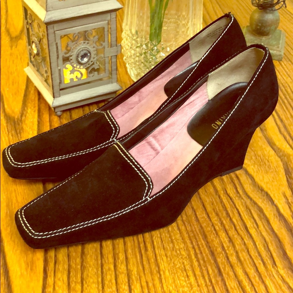 Gorgeous Ann Marino suede shoes